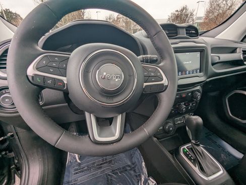 Used 2020 Jeep Renegade Latitude w/ Popular Equipment Group image 20