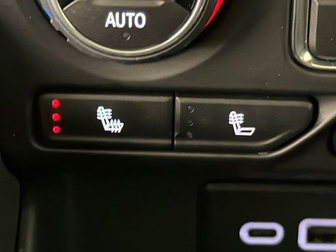 Used 2024 Chevrolet Tahoe Z71 w/ Luxury Package image 32