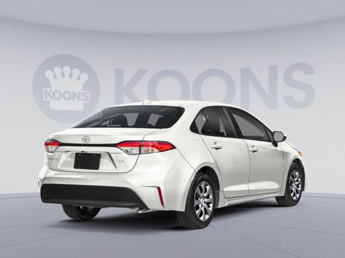 Used 2025 Toyota Corolla LE image 2