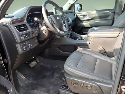 Used 2023 Chevrolet Suburban LT w/ LT Signature Plus Package AWD/4WD image 11