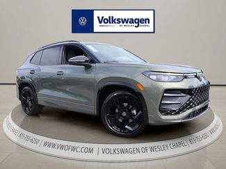 New 2026 Volkswagen Tiguan SE R-Line FWD video 1