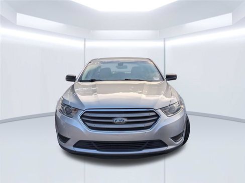 Used 2016 Ford Taurus SE FWD image 5