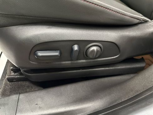 Used 2023 Chevrolet TrailBlazer RS w/ Sun and Liftgate Package image 39