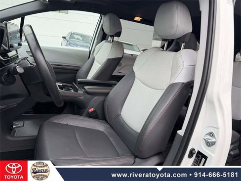Used 2023 Toyota Sienna XSE image 11