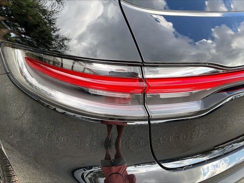 Used 2023 Porsche Macan S image 22