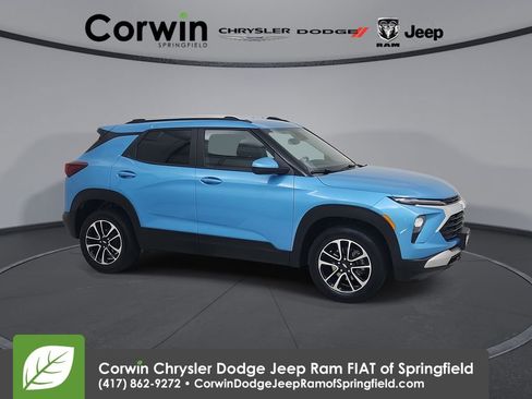 Used 2025 Chevrolet TrailBlazer LT image 1