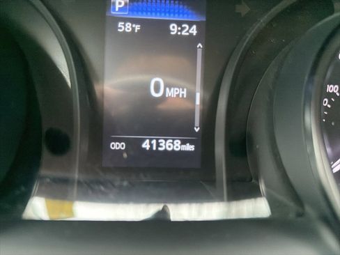 Used 2024 Toyota Camry SE image 9