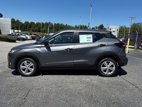 New 2025 Nissan Kicks Play S image 6