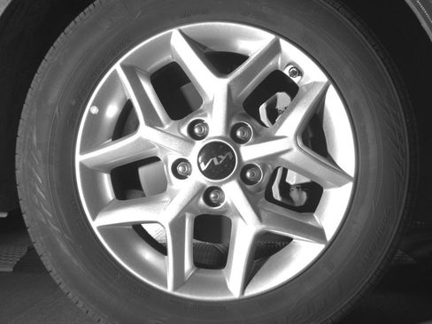 Used 2025 Kia Soul LX w/ LX Technology Package FWD image 13
