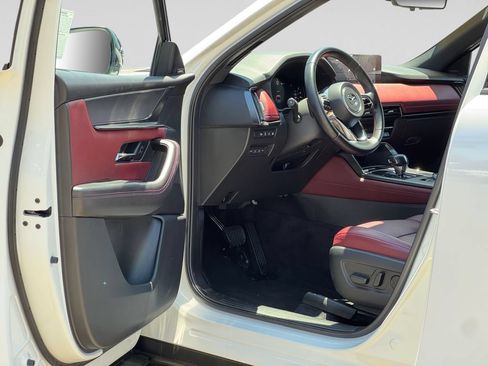 Certified 2025 MAZDA CX-70 Plug-In Hybrid w/ Premium Plus AWD/4WD image 9
