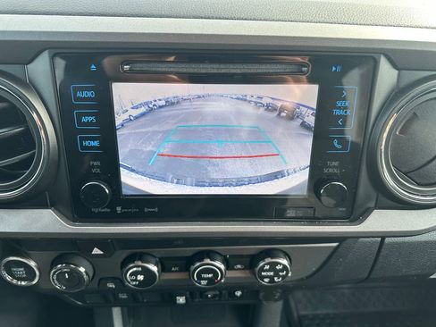 Used 2019 Toyota Tacoma TRD Sport image 16