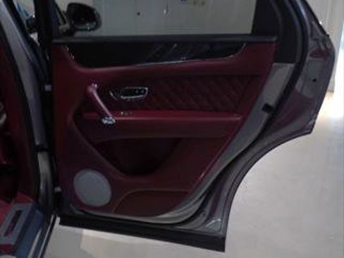 Used 2020 Bentley Bentayga AWD/4WD image 23
