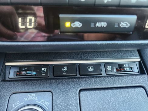 Used 2018 Lexus ES 300h w/ Luxury Package FWD image 16