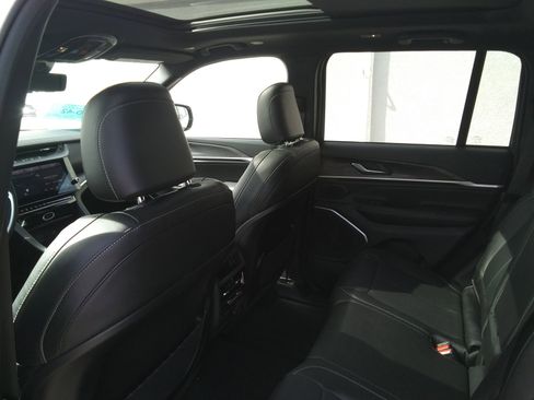 Used 2026 Jeep Grand Cherokee Limited AWD/4WD image 10