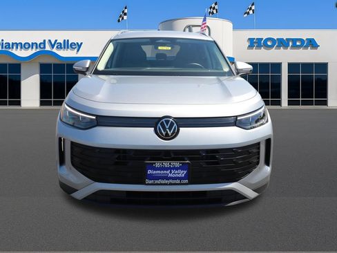 Used 2026 Volkswagen Tiguan SE FWD image 2