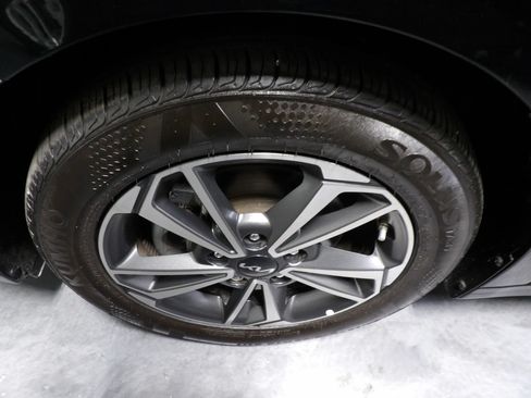 Used 2024 Kia Forte LXS w/ LXS Technology Package FWD image 19