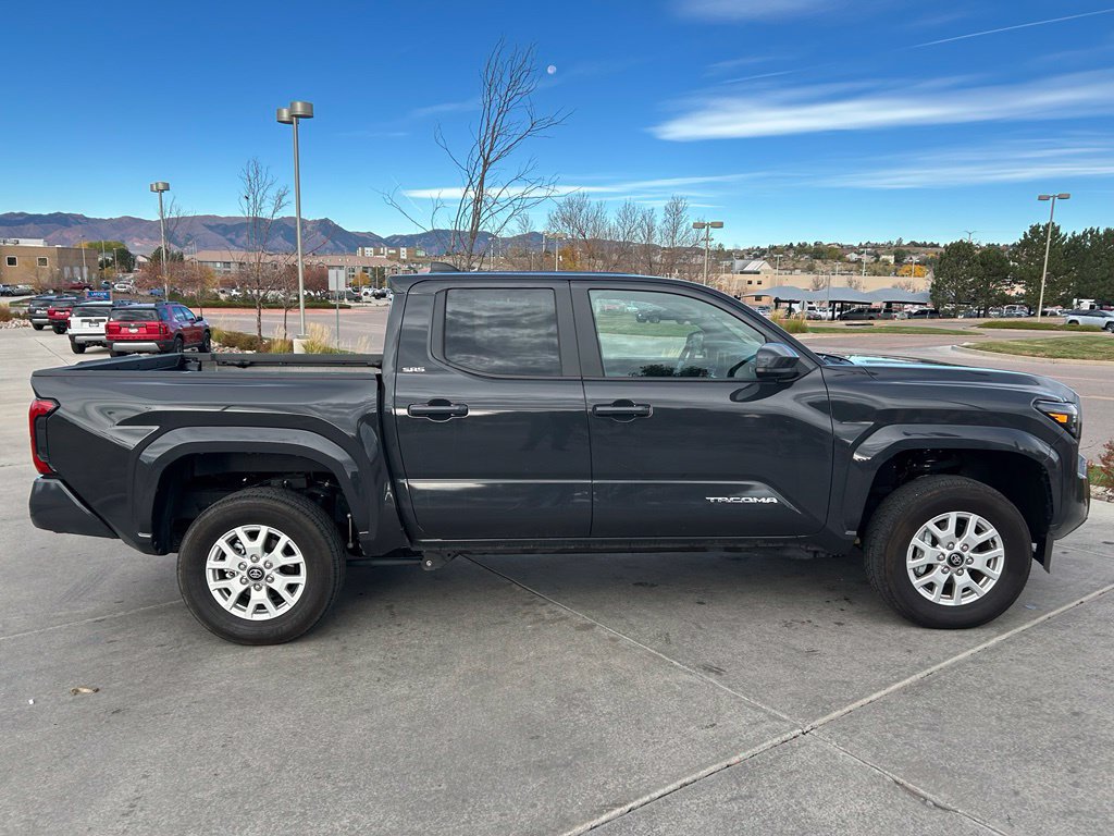 Used 2025 Toyota Tacoma SR5 AWD/4WD image 9