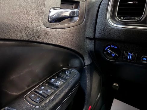 Used 2014 Dodge Charger SXT RWD image 19