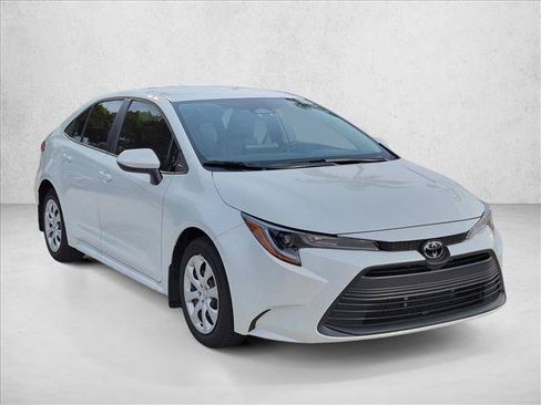 Used 2026 Toyota Corolla LE FWD image 3