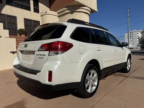 Used 2014 Subaru Outback 2.5i Premium AWD/4WD image 9