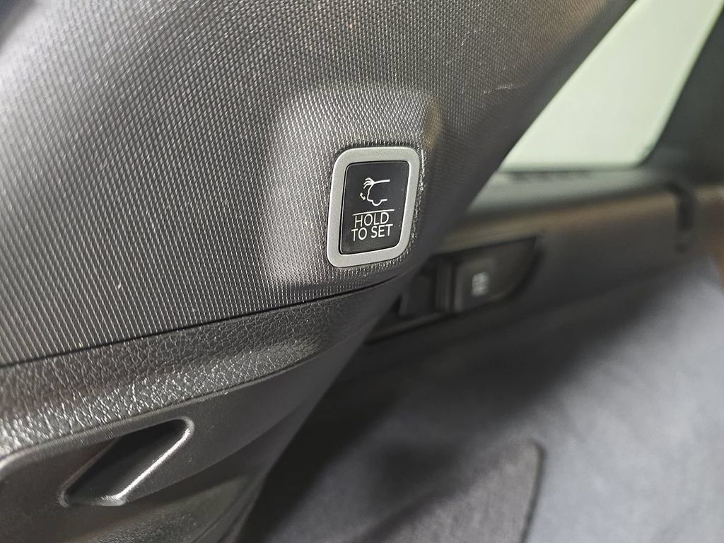 Used 2023 Jeep Grand Cherokee Summit AWD/4WD image 31