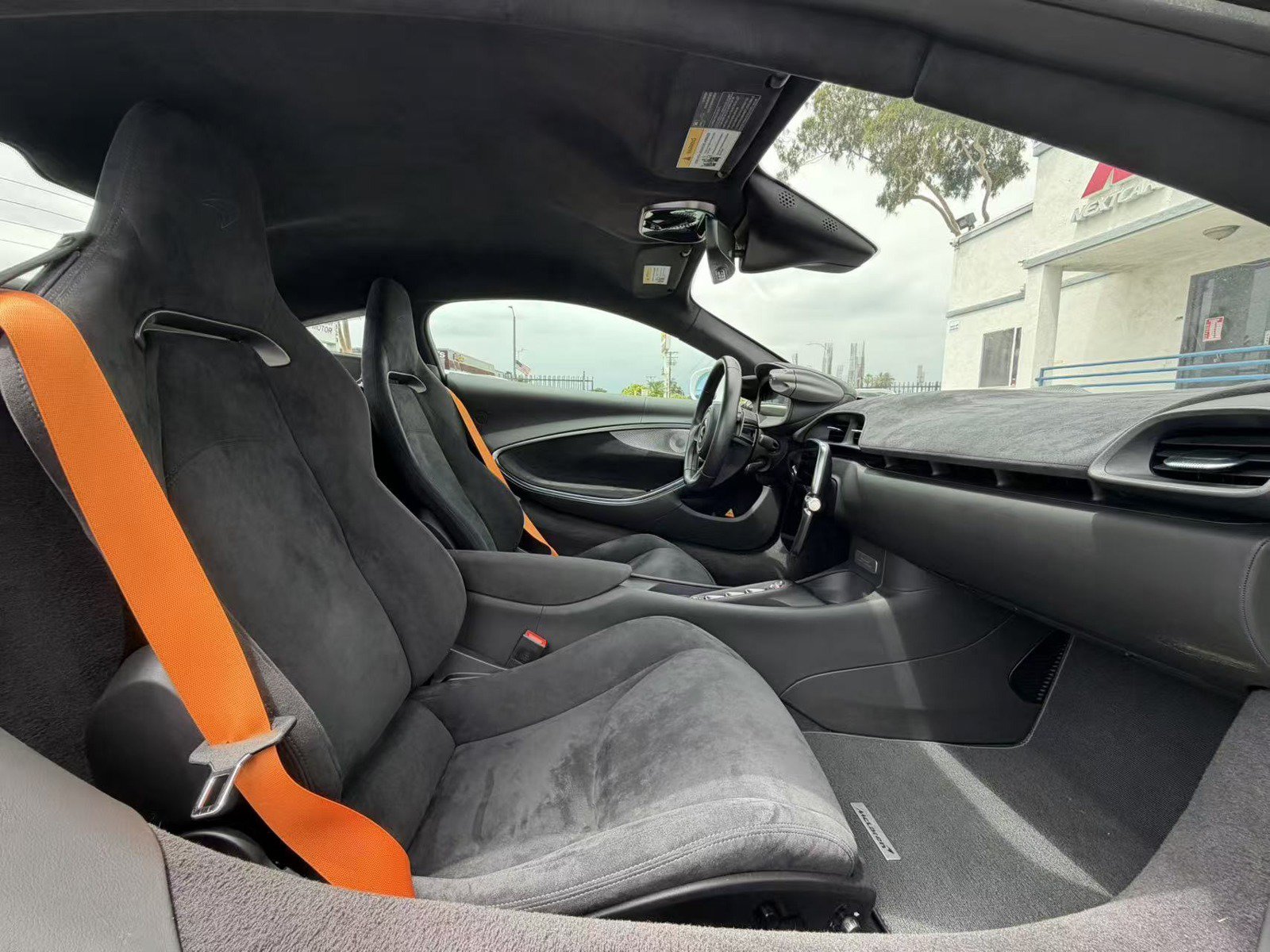 Used 2023 McLaren Artura RWD image 8