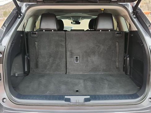 Used 2024 Toyota Highlander XLE image 13