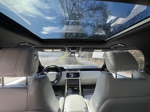 Used 2015 Land Rover Range Rover HSE image 11