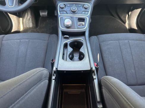 Used 2016 Chrysler 200 Limited FWD image 12