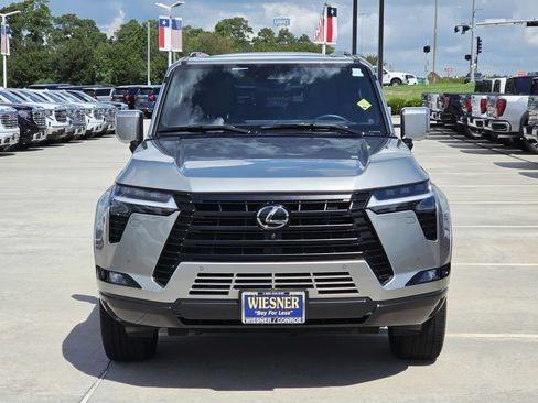 Used 2024 Lexus GX 550 w/ Accessory Package (Z1) AWD/4WD image 2