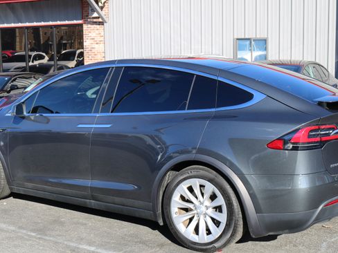 Used 2018 Tesla Model X 75D image 6
