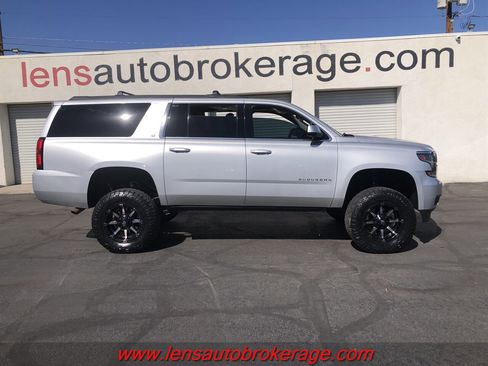 Used 2019 Chevrolet Suburban LT image 1