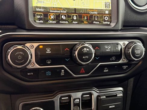 Used 2023 Jeep Wrangler Unlimited Sahara image 25