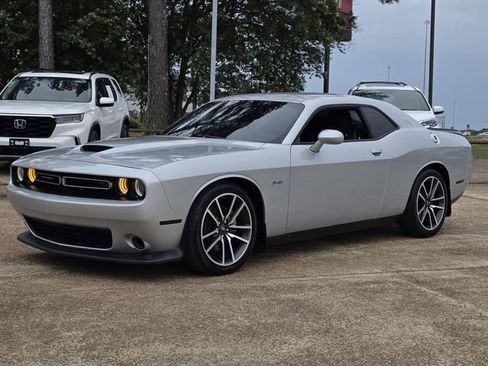 Used 2023 Dodge Challenger R/T RWD image 3