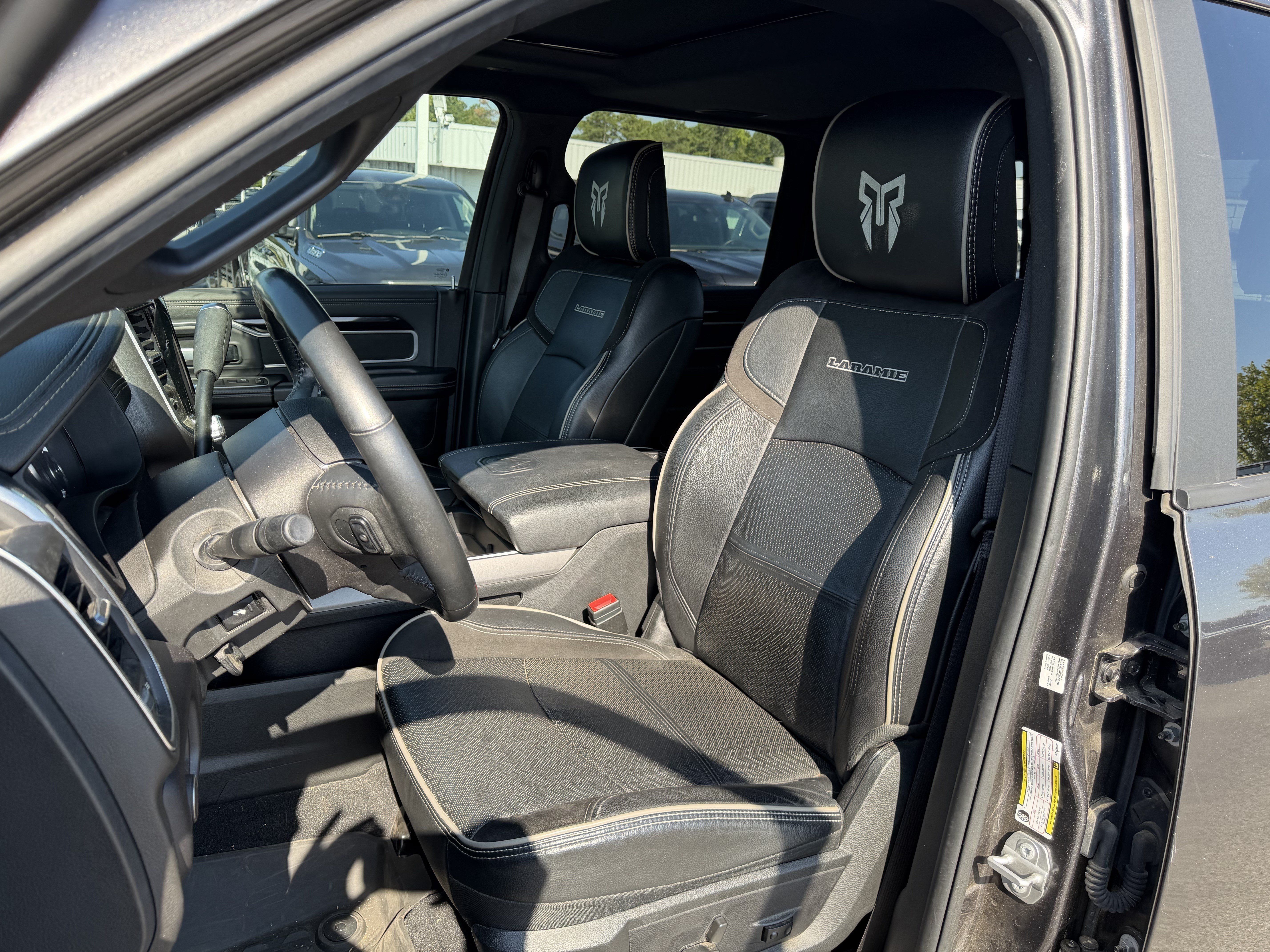 Used 2022 RAM 3500 Laramie AWD/4WD image 12