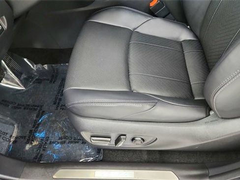 Used 2023 Toyota Venza Limited image 34