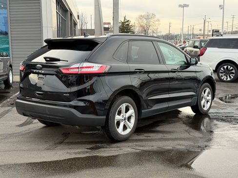 Certified 2022 Ford Edge SE image 3