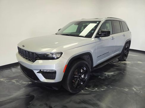 Used 2024 Jeep Grand Cherokee Limited w/ Luxury Tech Group II AWD/4WD image 18