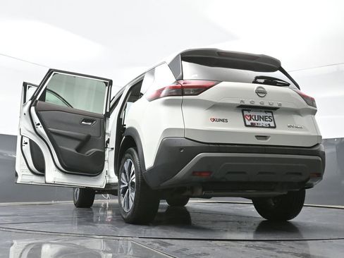 Used 2023 Nissan Rogue SV image 77