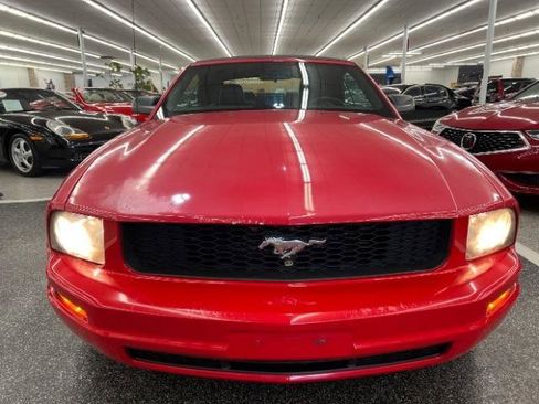 Used 2005 Ford Mustang Premium RWD image 2