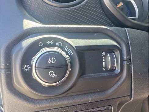 Used 2025 Jeep Gladiator Rubicon AWD/4WD image 16