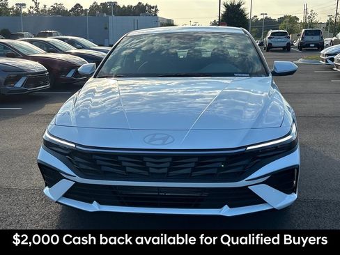 New 2026 Hyundai Elantra SE FWD image 2