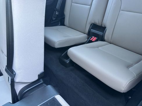 Certified 2025 Volvo XC90 B6 Plus image 18