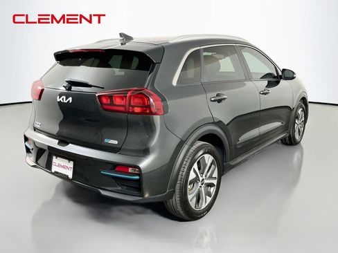 Used 2022 Kia Niro EX w/ Cold Weather Package FWD image 7
