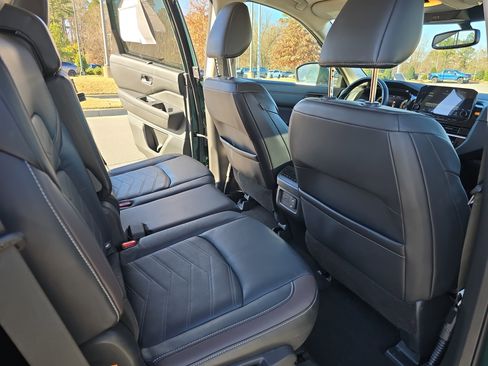 Used 2022 Nissan Pathfinder Platinum w/ Cargo Package image 11