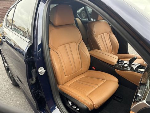 Used 2022 BMW M550i xDrive w/ Executive Package AWD/4WD image 38