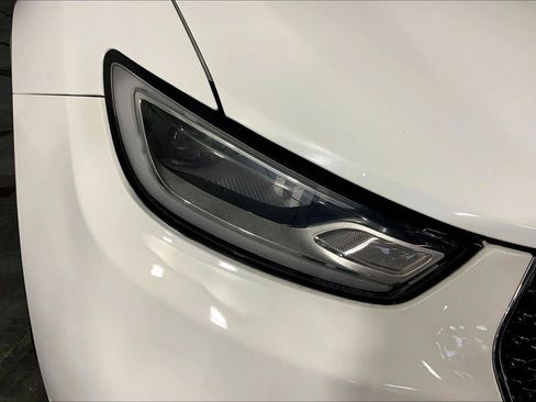 Used 2023 Chrysler Pacifica Touring-L FWD image 27