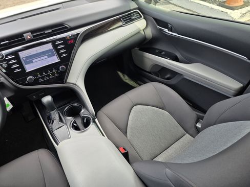 Used 2019 Toyota Camry L image 14