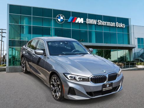 Used 2026 BMW 330i Sedan w/ Premium Package RWD image 3