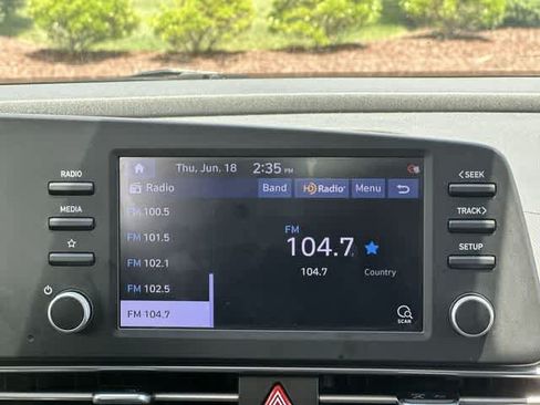 Used 2022 Hyundai Elantra SEL FWD image 11